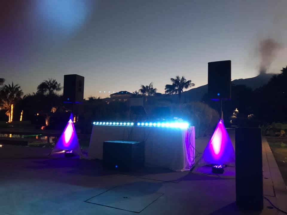Location serale allestita con luci per un evento esclusivo